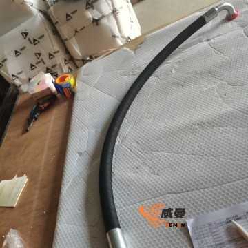 SDLG Hose 4041000703 - LGB106 - 010120: High - Performance Fluid Transfer Component